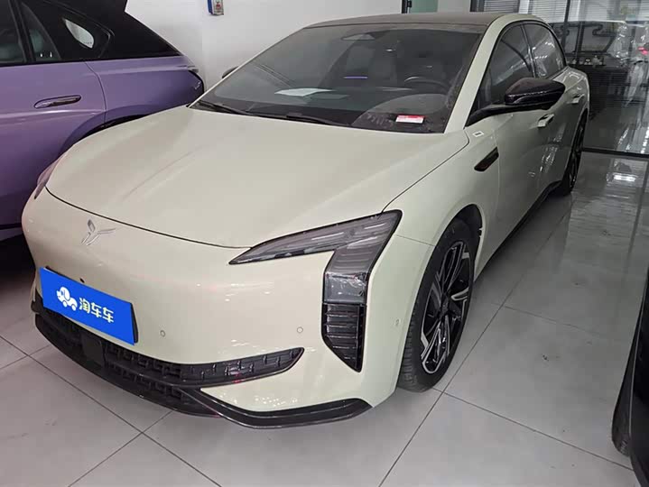 Фото 1 - Hongqi EH7