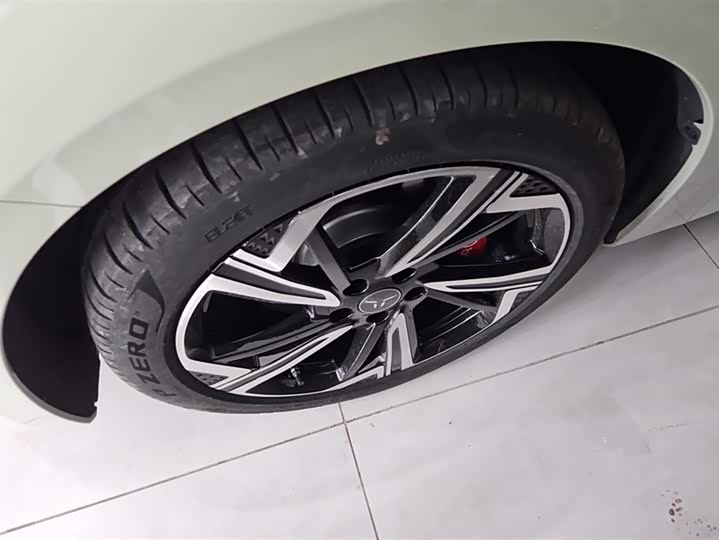 Фото 6 - Hongqi EH7