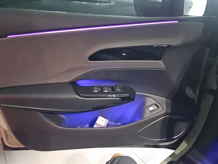 Фото 7 - Hongqi EH7