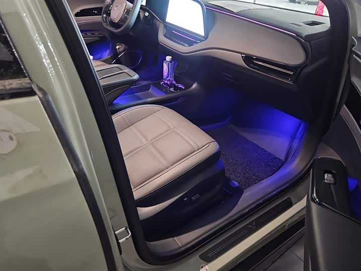 Фото 8 - Hongqi EH7