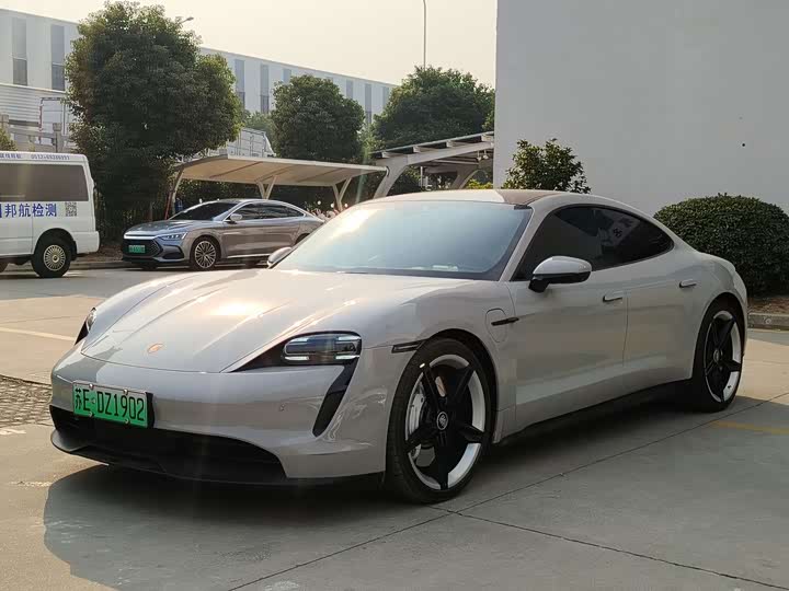 Фото 1 - Porsche Taycan