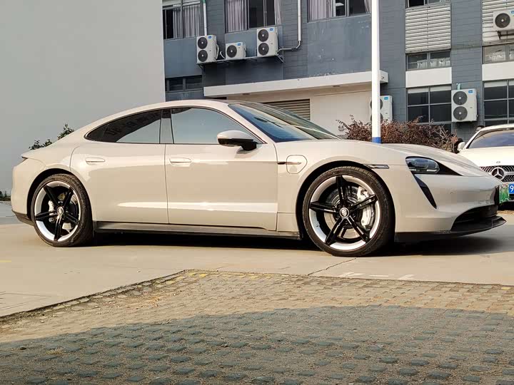 Фото 4 - Porsche Taycan