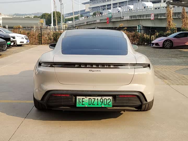 Фото 6 - Porsche Taycan