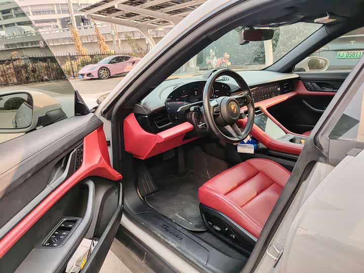 Фото 8 - Porsche Taycan