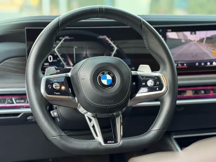 Фото 9 - BMW 7 Series