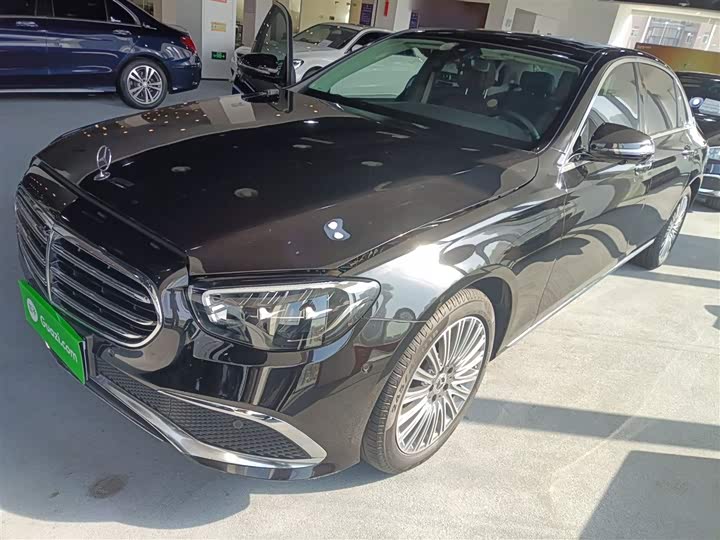 Фото 2 - Mercedes-Benz E-Class