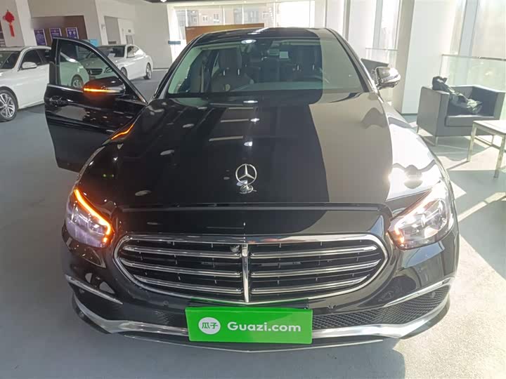 Фото 3 - Mercedes-Benz E-Class