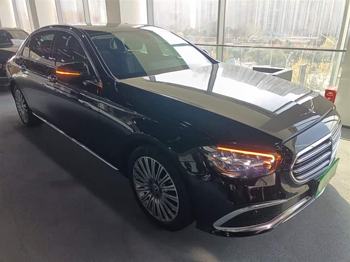 Фото 4 - Mercedes-Benz E-Class