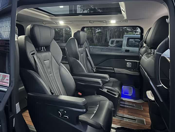 Фото 5 - Hongqi HQ9