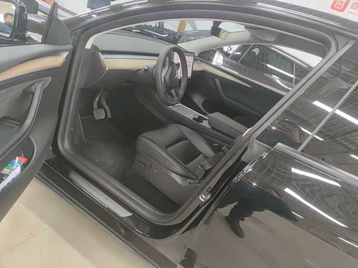 Фото 3 - Tesla Model Y