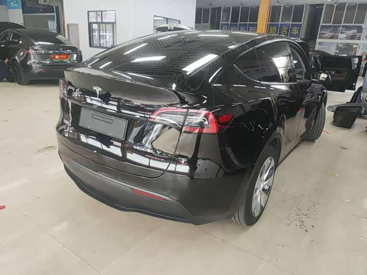 Фото 4 - Tesla Model Y