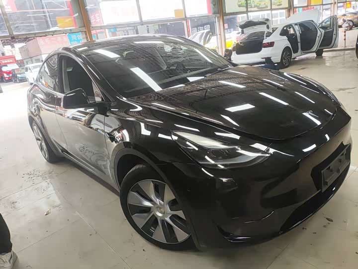 Фото 6 - Tesla Model Y