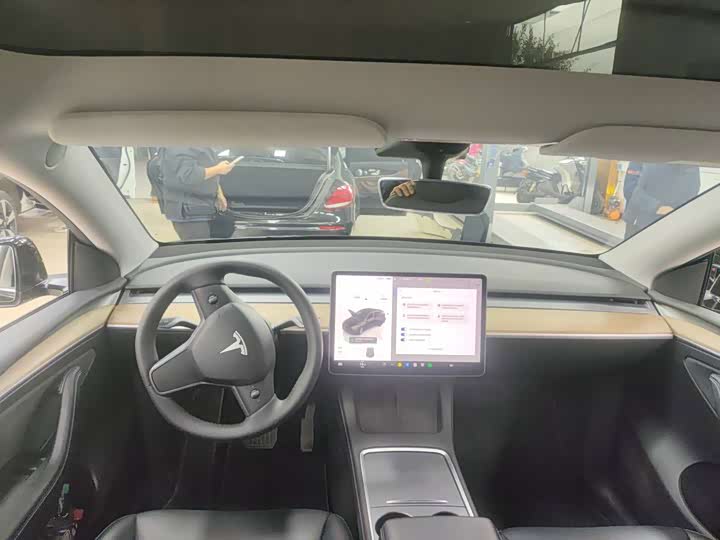 Фото 9 - Tesla Model Y