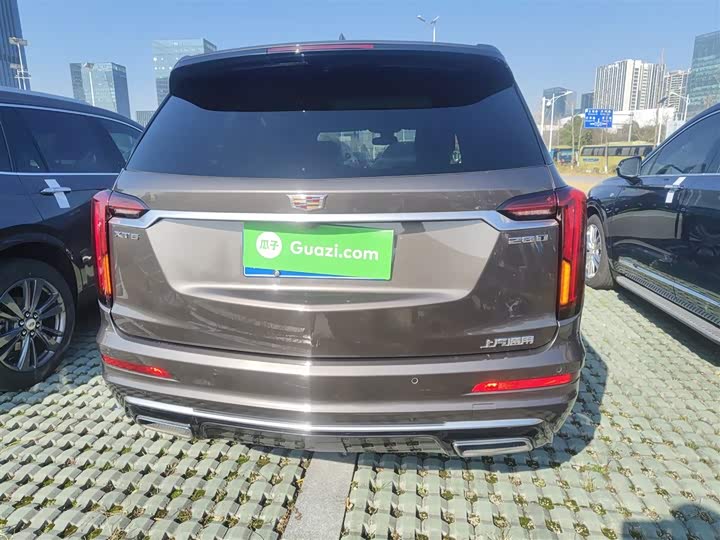 Фото 6 - Cadillac XT6