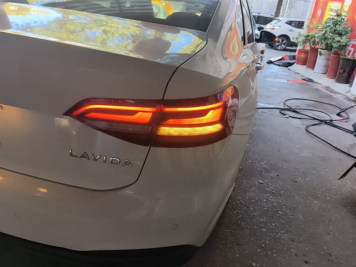 Фото 8 - Volkswagen Lavida