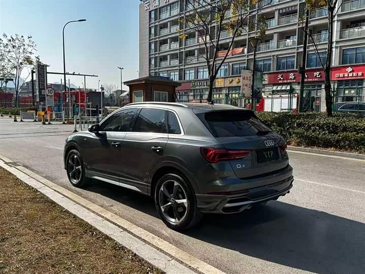 Фото 4 - Audi Q3