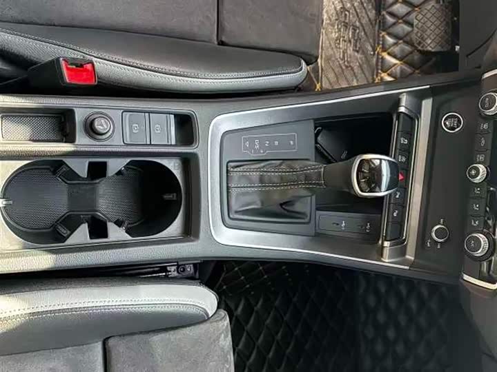 Фото 8 - Audi Q3