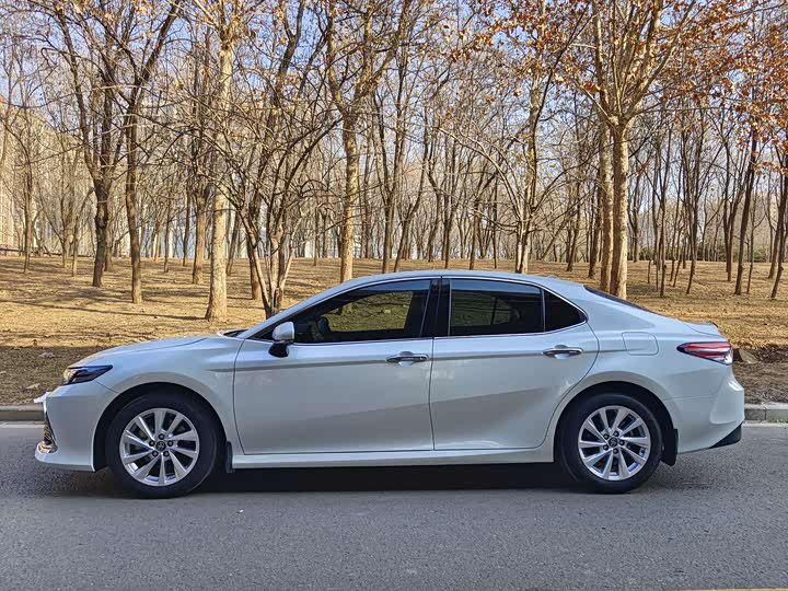 Фото 3 - Toyota Camry