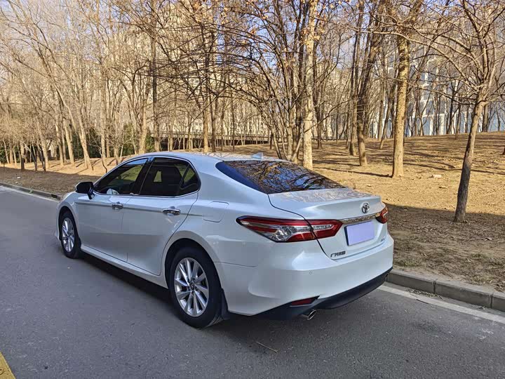 Фото 4 - Toyota Camry