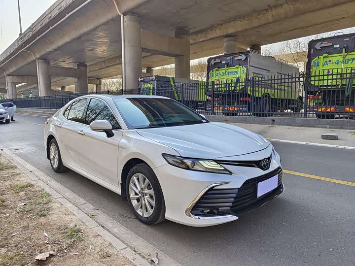 Фото 7 - Toyota Camry