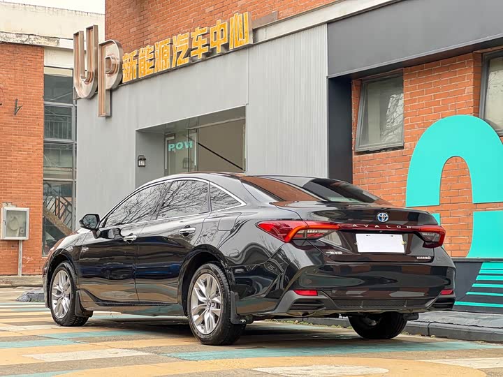 Фото 2 - Toyota Avalon