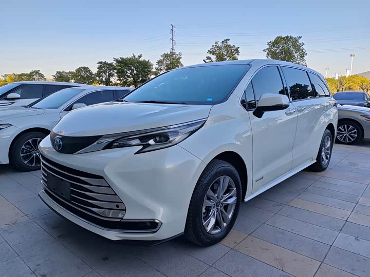 Фото 1 - Toyota Sienna