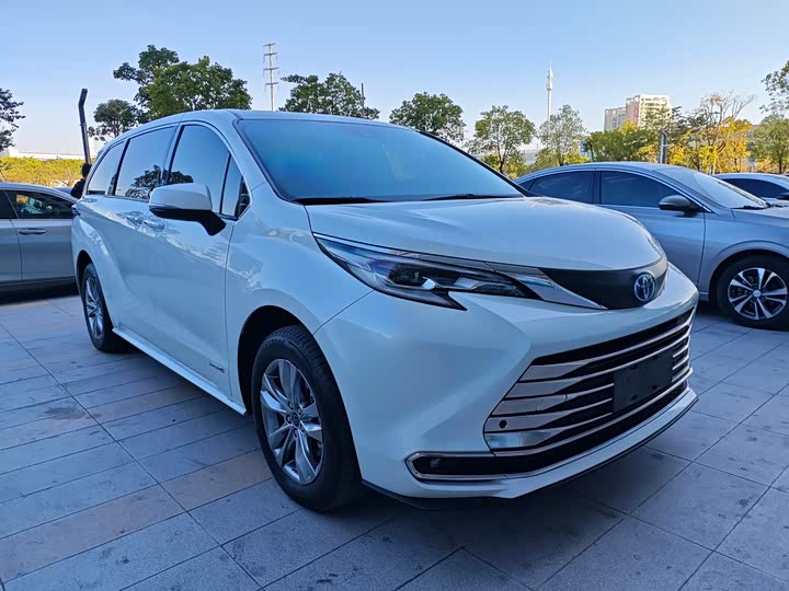 Фото 3 - Toyota Sienna