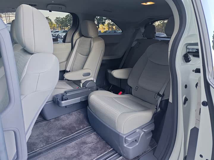 Фото 5 - Toyota Sienna