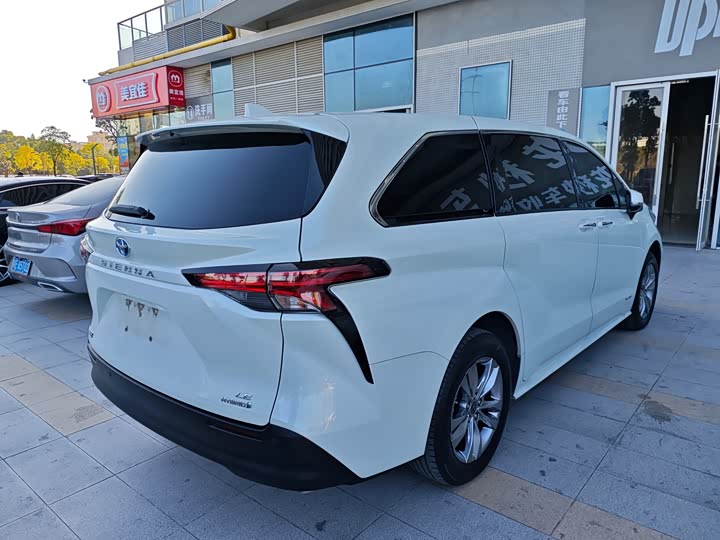 Фото 7 - Toyota Sienna