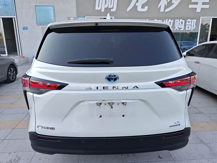 Фото 8 - Toyota Sienna