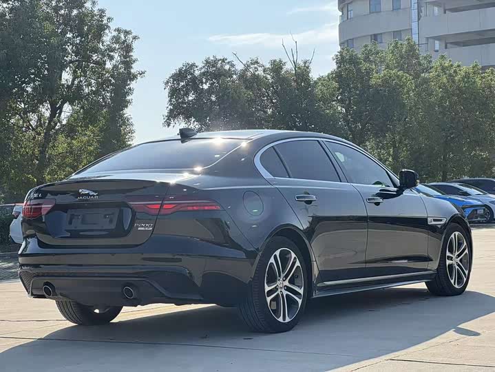 Фото 6 - Jaguar XE L