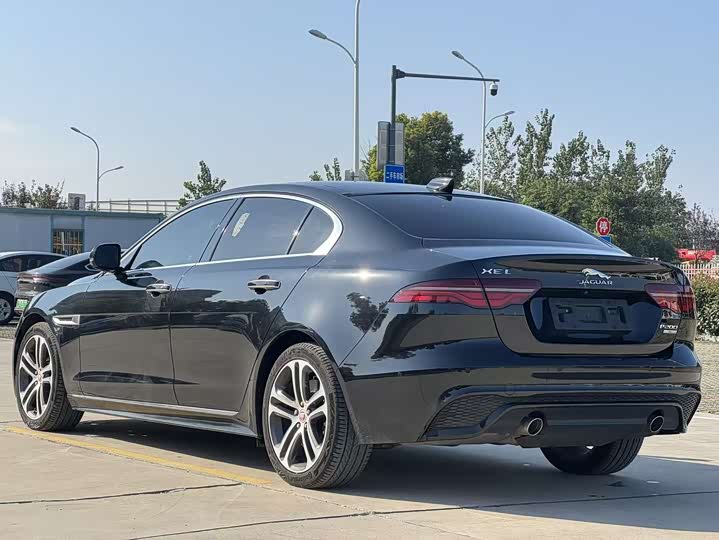 Фото 8 - Jaguar XE L