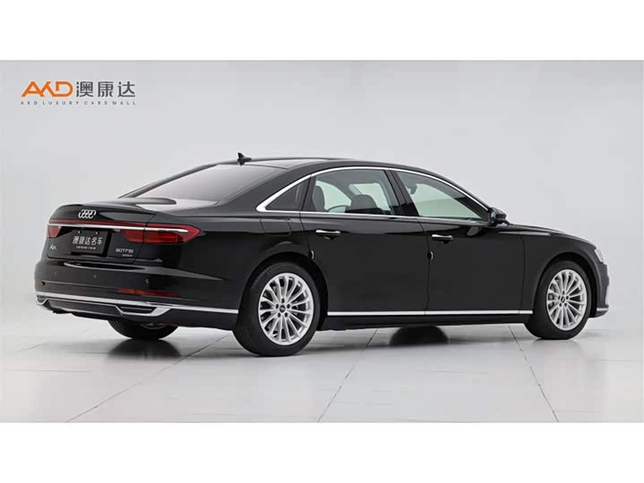 Фото 3 - Audi A8