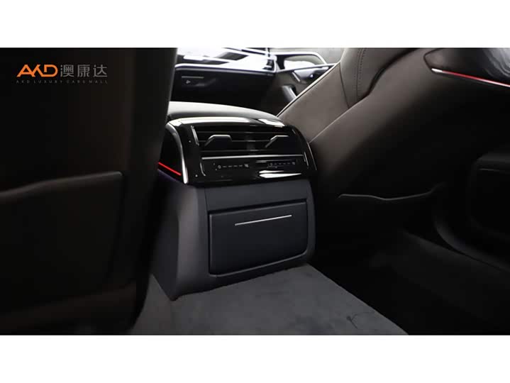 Фото 9 - Audi A8