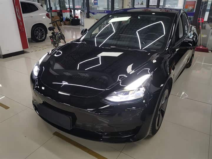 Фото 2 - Tesla Model 3