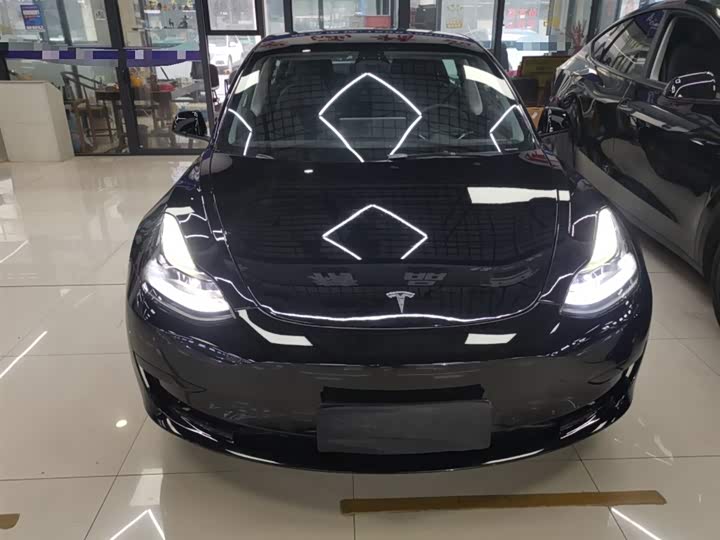 Фото 3 - Tesla Model 3