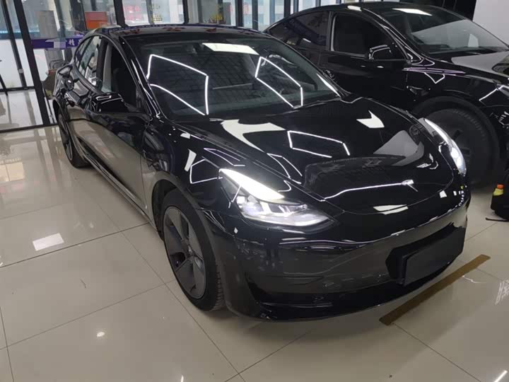 Фото 4 - Tesla Model 3