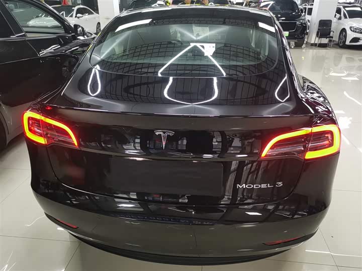 Фото 6 - Tesla Model 3