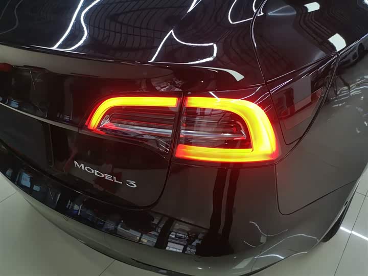 Фото 8 - Tesla Model 3