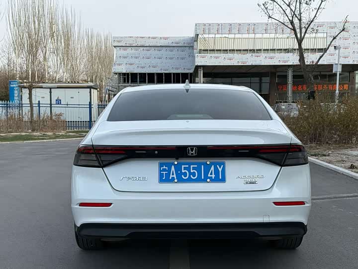 Фото 8 - Honda Accord