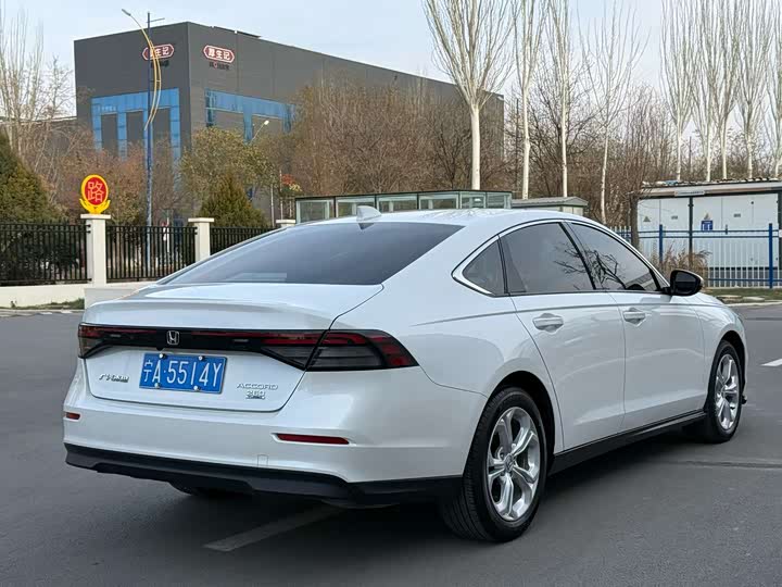 Фото 9 - Honda Accord