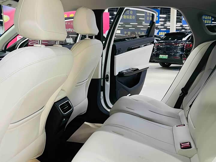 Фото 8 - Geely Galaxy L6