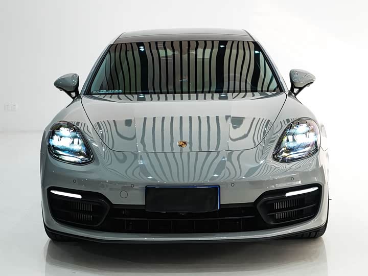Фото 2 - Porsche Panamera