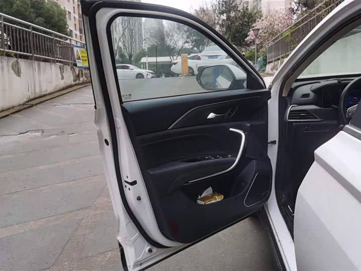 Фото 7 - Bestune T77