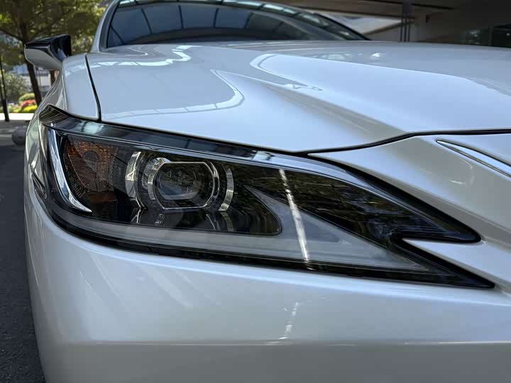 Фото 6 - Lexus ES