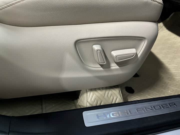 Фото 8 - Toyota Highlander