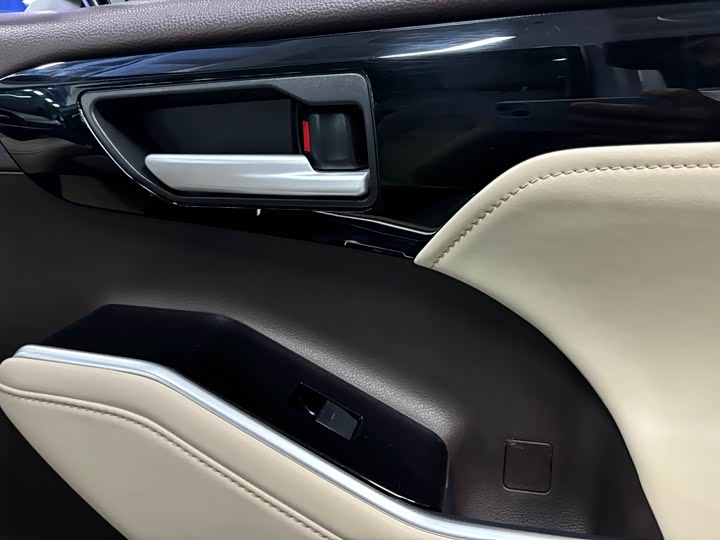 Фото 9 - Toyota Highlander