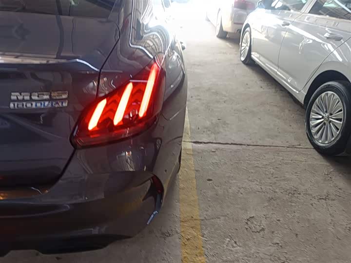 Фото 8 - MG Motor 5