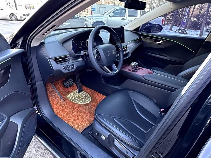 Фото 4 - Hongqi E-QM5