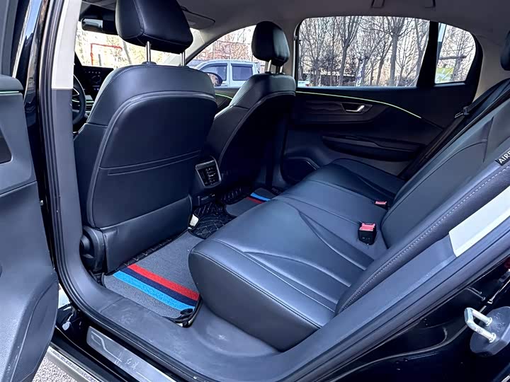 Фото 5 - Hongqi E-QM5